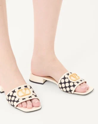 Sandália com tira Vlogo Signature em tecido Plus De Pois 20 mm